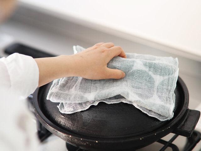 Hirali Japanese cotton dish cloth. Made in Sakai city, Osaka. Available at Toka Ceramics.