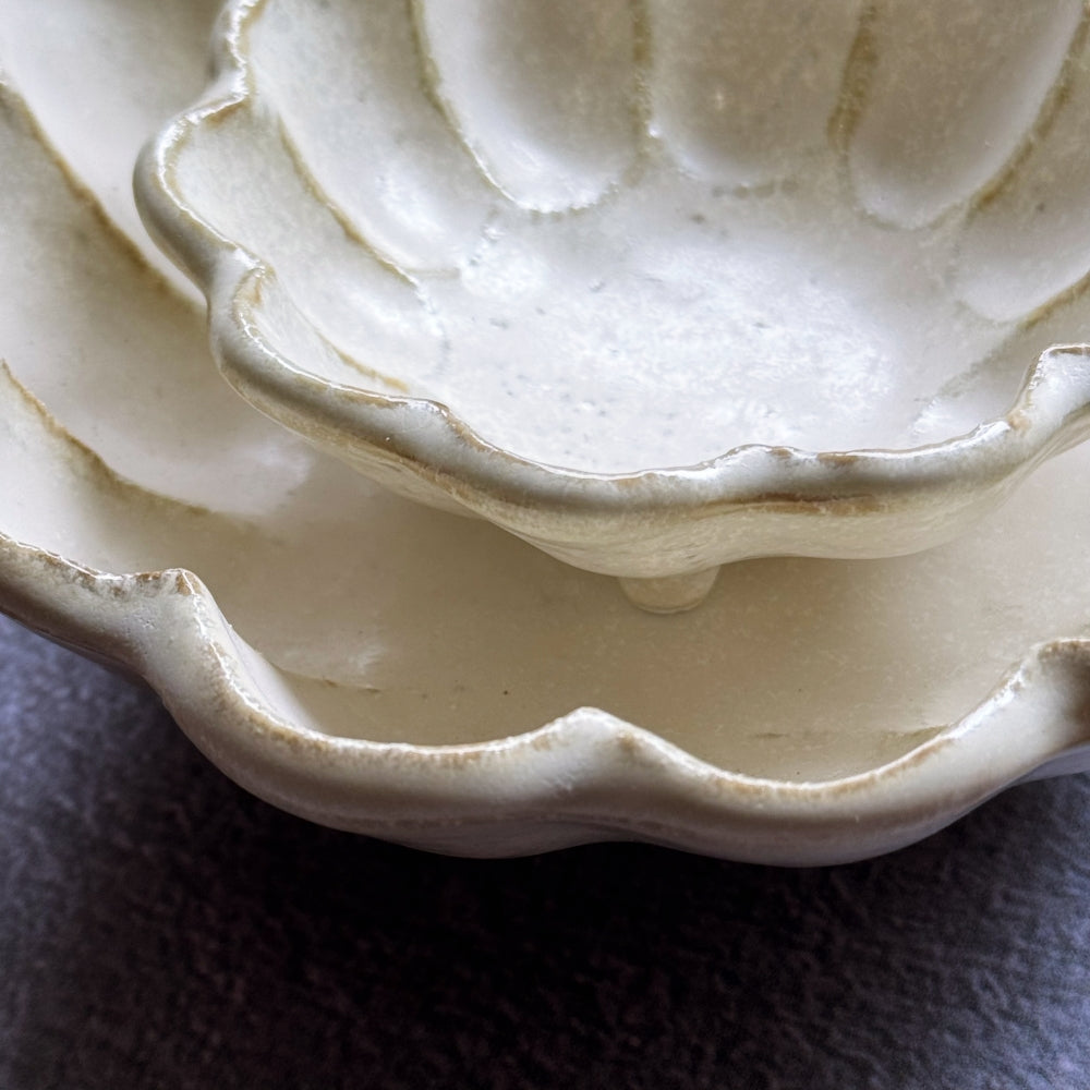 Kaneko Kohyo Rinka Serving Bowl 21cm in white, Mino ware made in Japan. Available at Toka Ceramics.