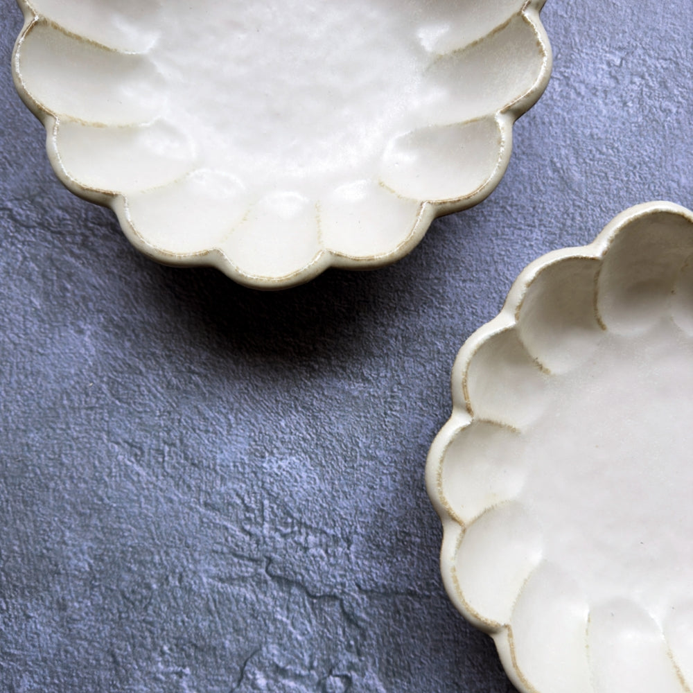 Kaneko Kohyo Rinka Serving Bowl 21cm in white, Mino ware made in Japan. Available at Toka Ceramics.