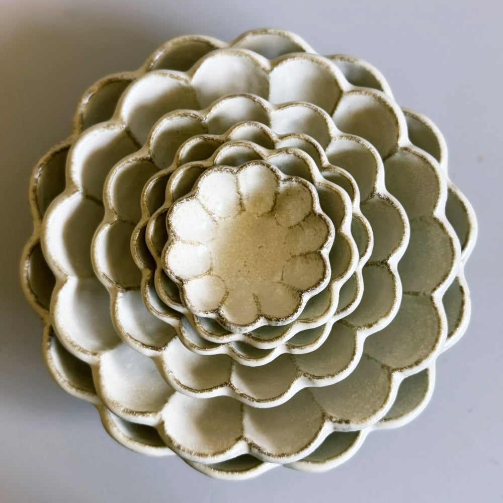 Kaneko Kohyo Rinka Serving Bowl 21cm in white, Mino ware made in Japan. Available at Toka Ceramics.