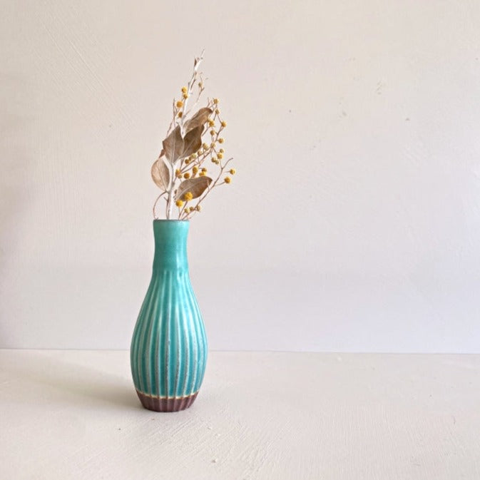 Handcrafted Japanese small vase and dried flower set. Available at Toka Ceramics.