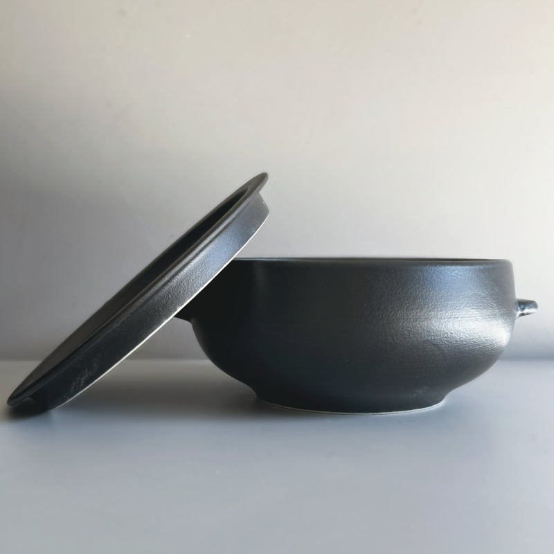 Black oven safe rice bowl, handcrafted in Gifu prefecture Japan. 