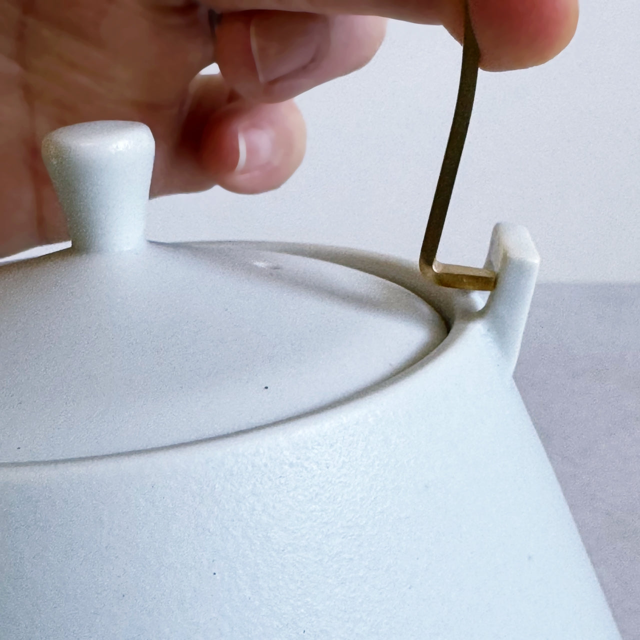 Frustum Shiroai yū  (白藍釉) Teapot & Cup Set