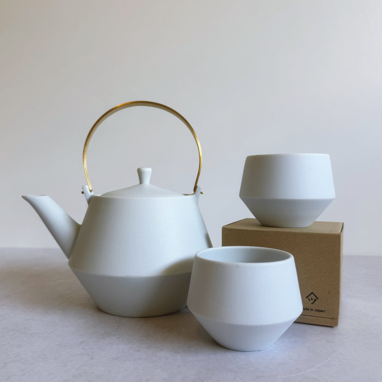 Frustum Teapot  - Shiroai yū  (白藍釉)