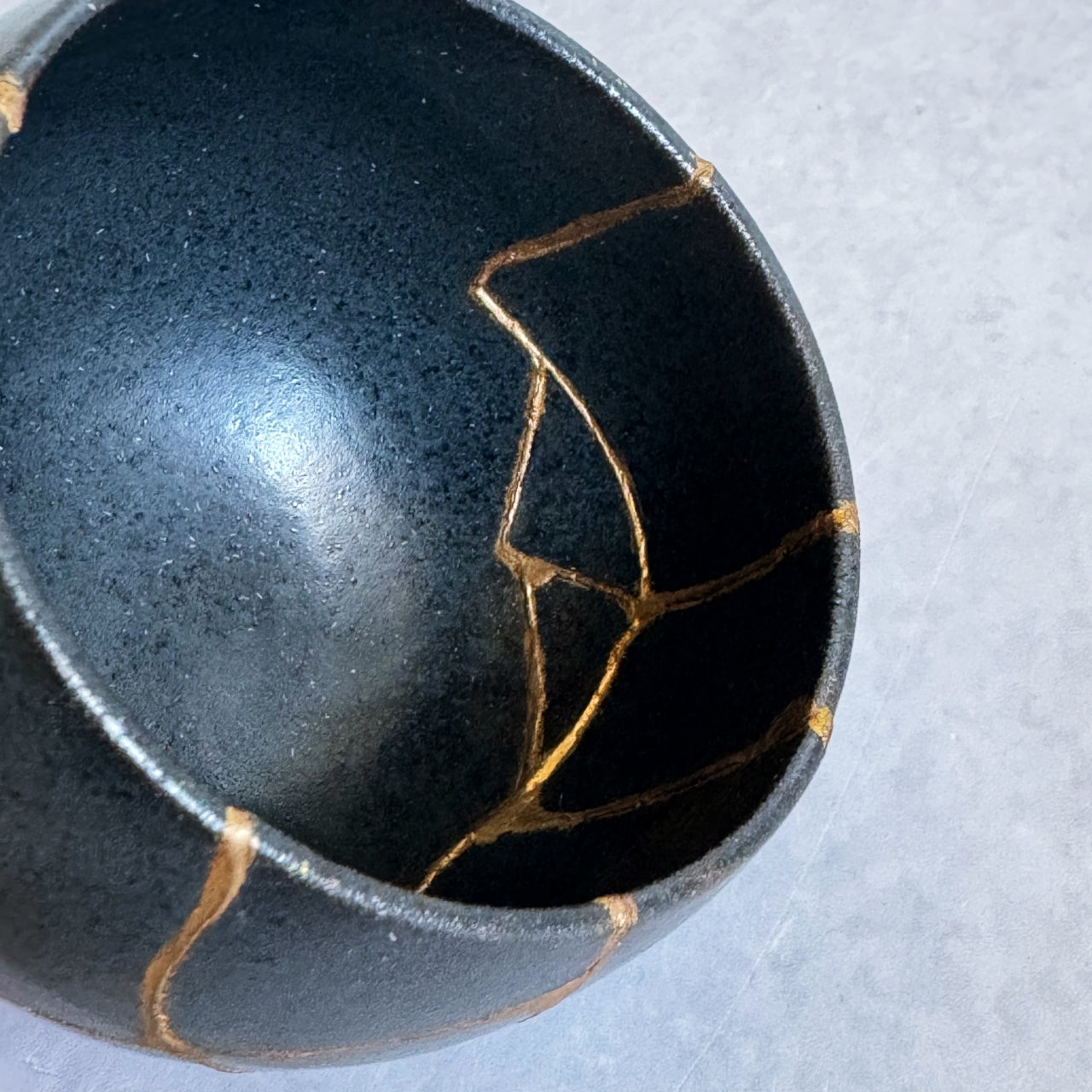 Kintsugi - Black Round Tea Cup Mino Ware