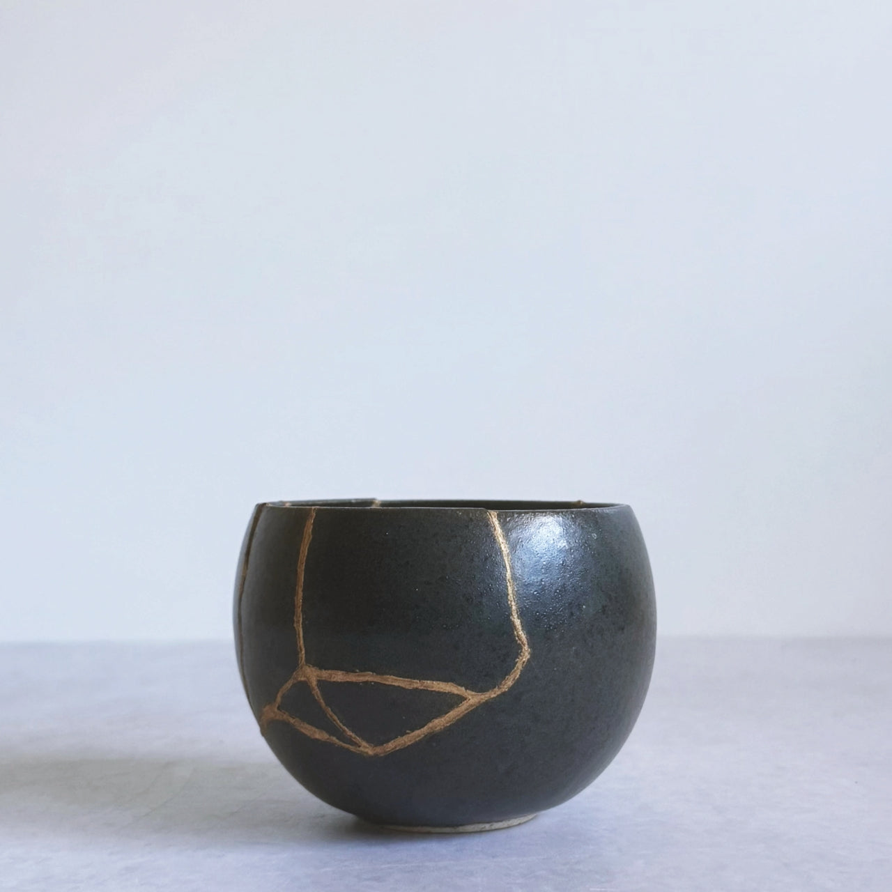 Kintsugi - Black Round Tea Cup Mino Ware