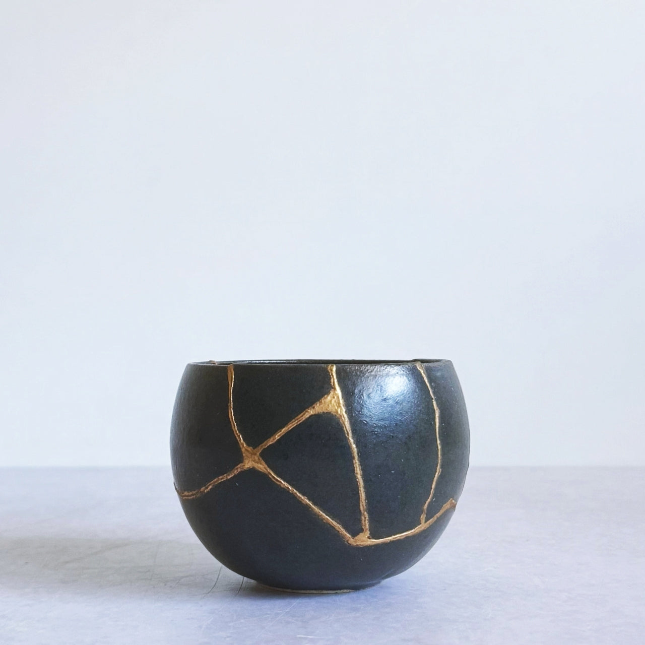 Kintsugi - Black Round Tea Cup Mino Ware