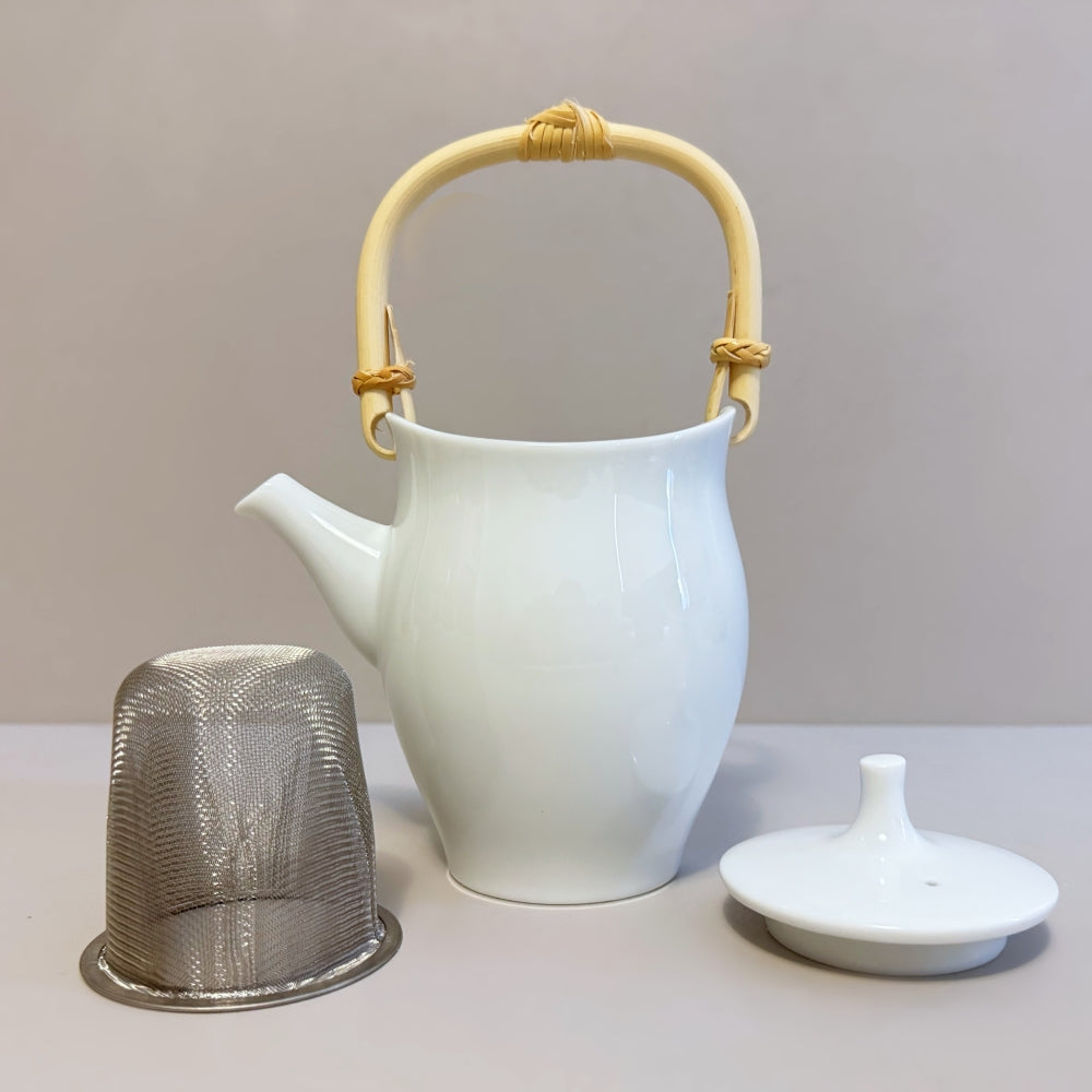 Japanese porcelain teapot 420ml, made in Japan, Mino Ware. Available at Toka Ceramics.