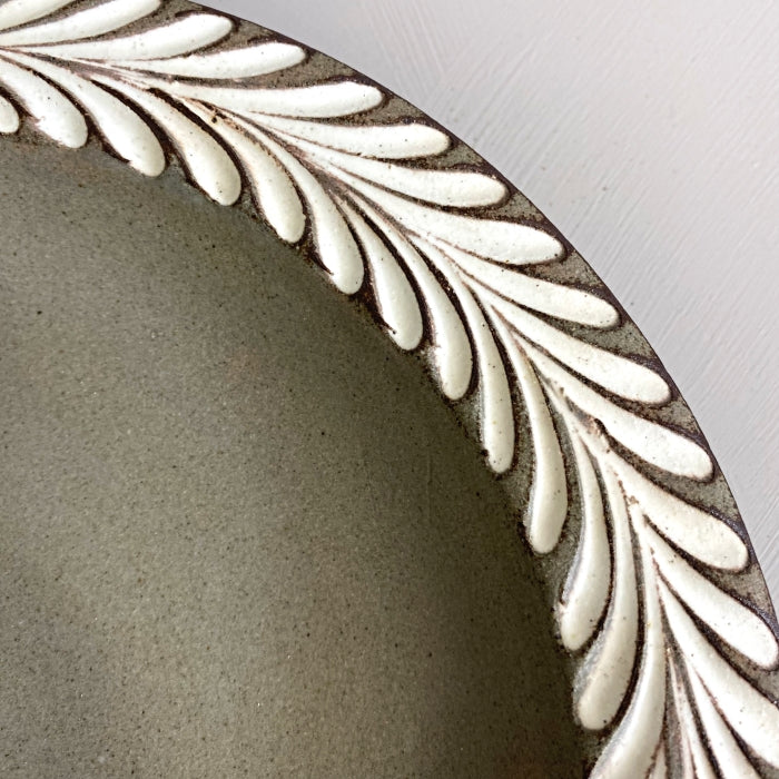 Yuzangama Laurel Large Plate. Handcrafted in Gifu prefecture, Japan. Available at Toka Ceramics.