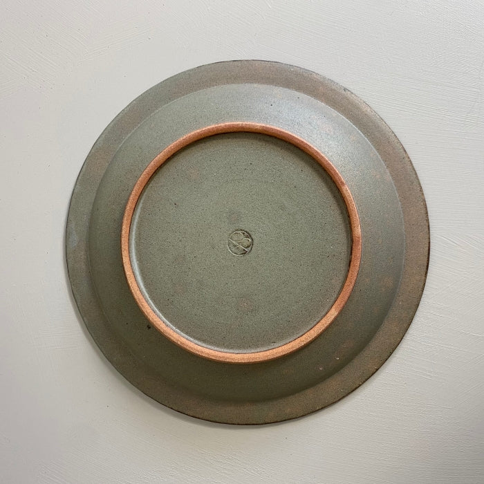 Yuzangama Laurel Large Plate. Handcrafted in Gifu prefecture, Japan. Available at Toka Ceramics.