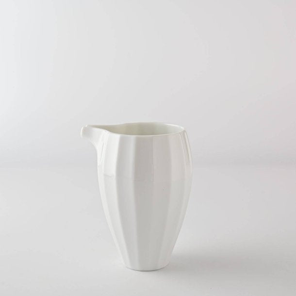 Miyama white porcelain sake pourer. Made in Gifu prefecture, Japan. Mino ware. Available at Toka Ceramics.