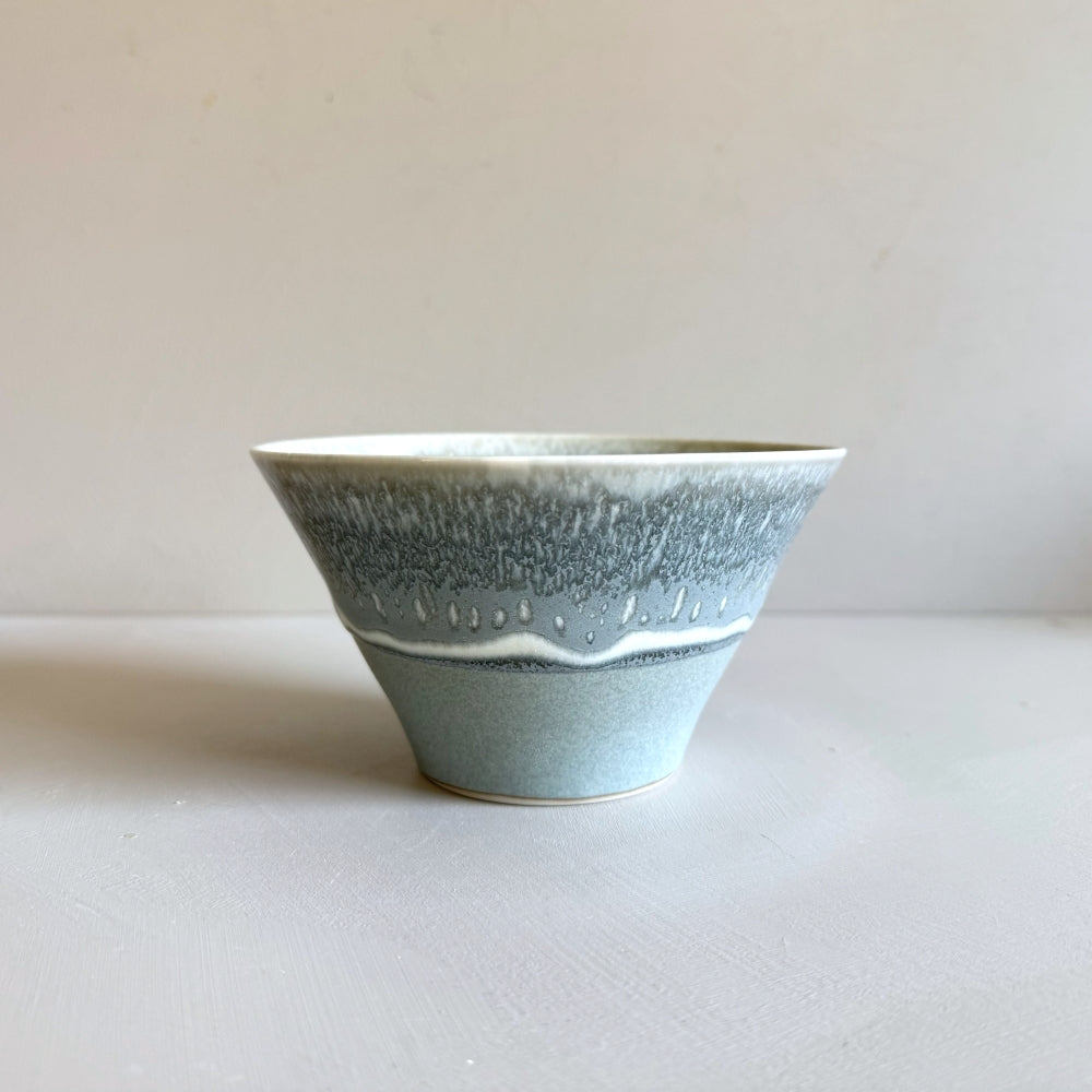 Icicle medium bowl: Crafted by Sinkogama in Mino, Gifu, Japan. Unique glaze captures nature's beauty. Elevate your space with this handcrafted masterpiece.