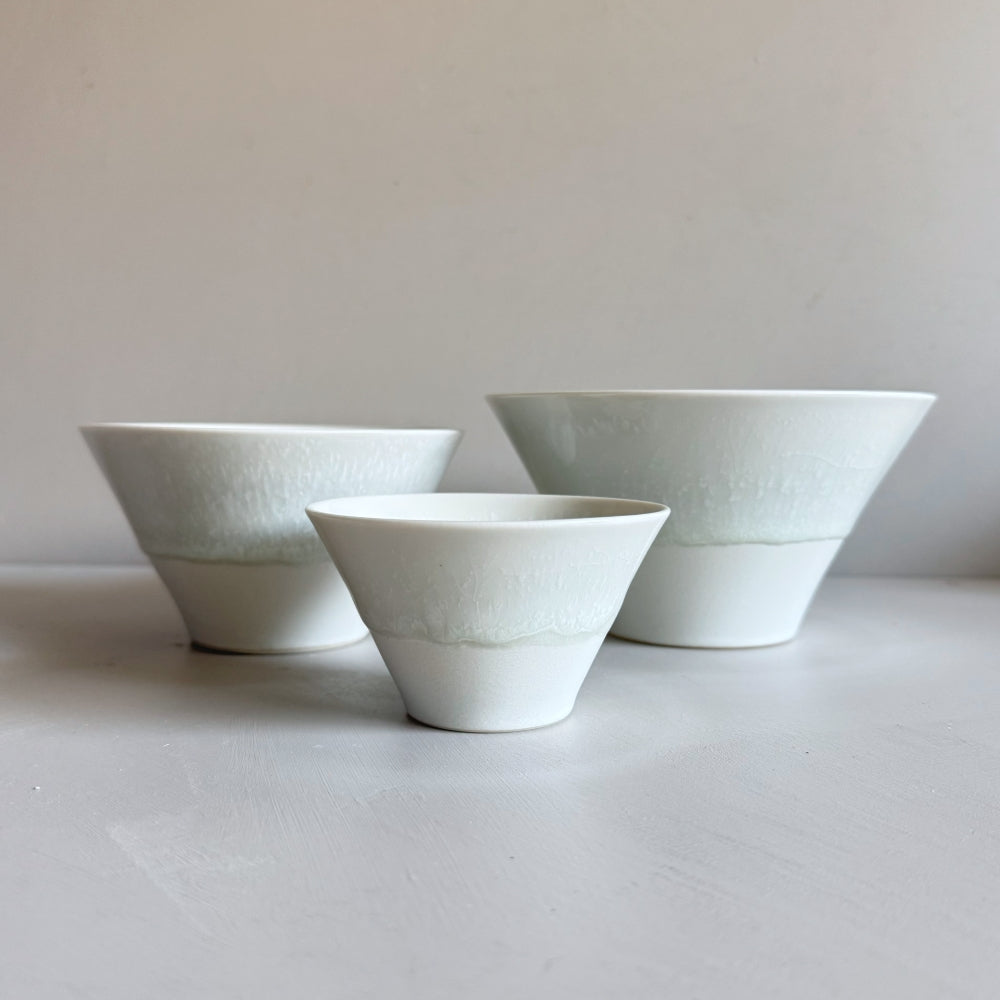 Japanese Soribachi Yuki Ceramic Bowl in Elegant White Color – Handcrafted Excellence from Japan, Available at Toka Ceramics