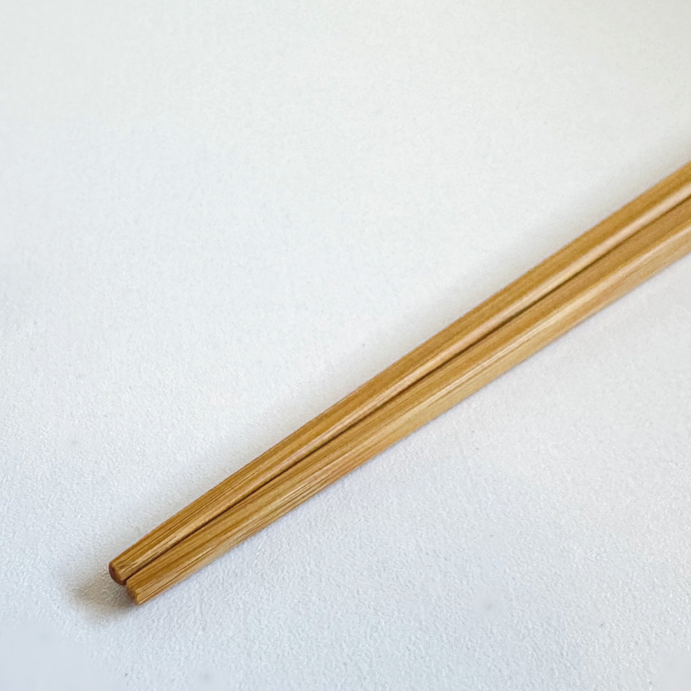 Yamachiku susutake round bamboo chopsticks. Handcrafted in Kumamoto, Japan. Available at Toka Ceramics.