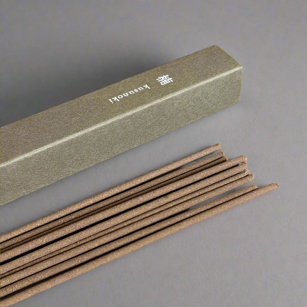 Waboku Kusunoki (Camphor Laurel) wooden scent Japanese incense by Kosaido. Available at Toka Ceramics.